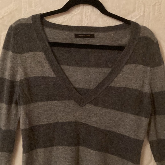 EUC BCBG MAXARIA Sweater - Picture 2 of 12